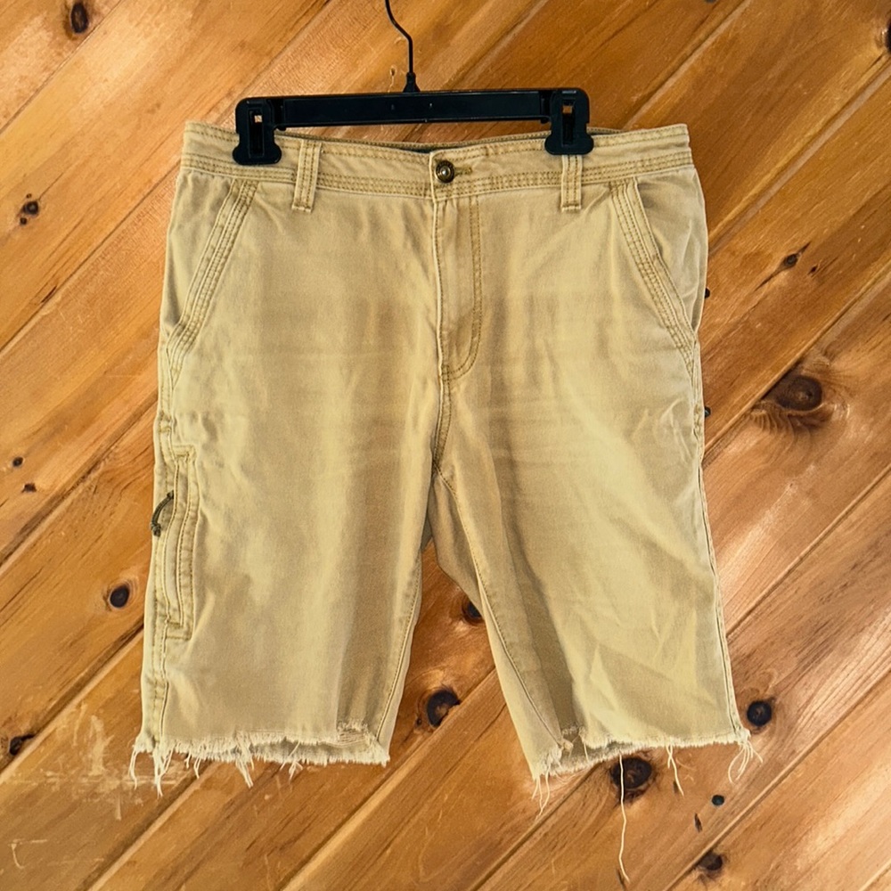 Mens GH Bass & Co khaki raw hem shorts size 32